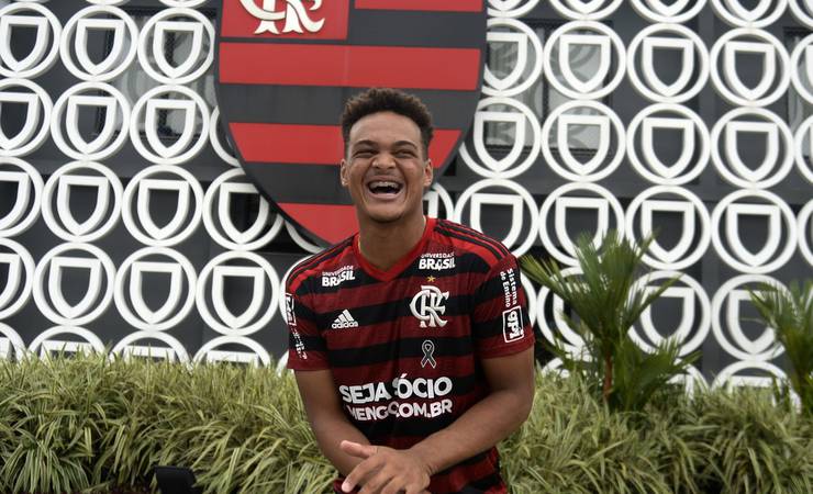 Artilharia, axé e gols à la Ibra: conheça Rodrigo Muniz, atacante do Flamengo no Carioca