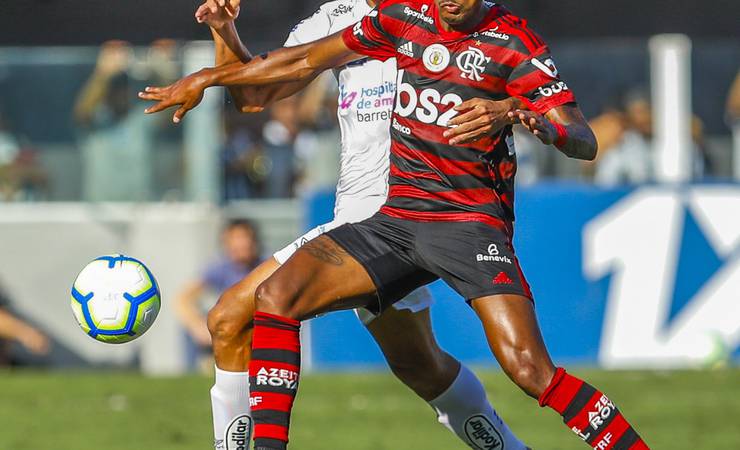 Atuações: irreconhecível, Flamengo joga muito mal e volta a perder depois de quatro meses