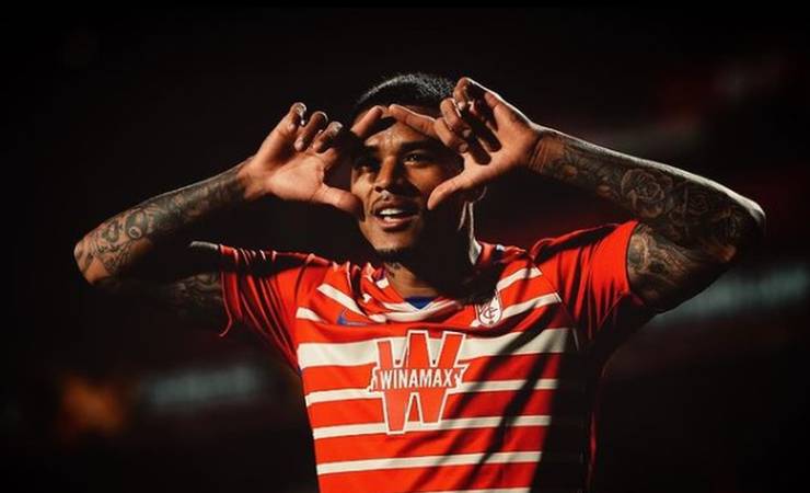Operação Kenedy: Flamengo dá carinho e abre portas à espera de chance para dar o bote