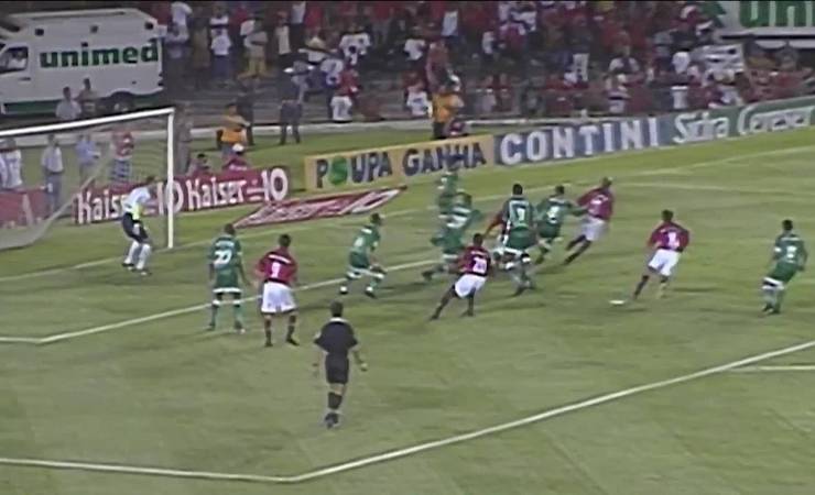 Noitada, pancadaria, 7 a 0, herói improvável... Histórias do último título internacional do Flamengo