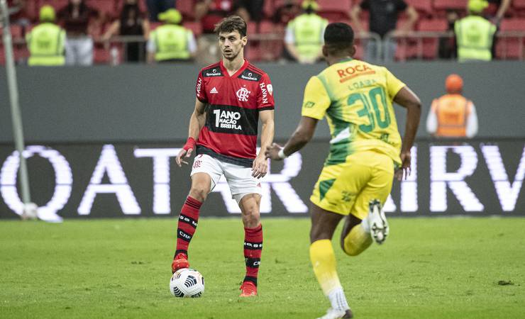Rodrigo Caio desfalca Flamengo no jogo contra o Corinthians