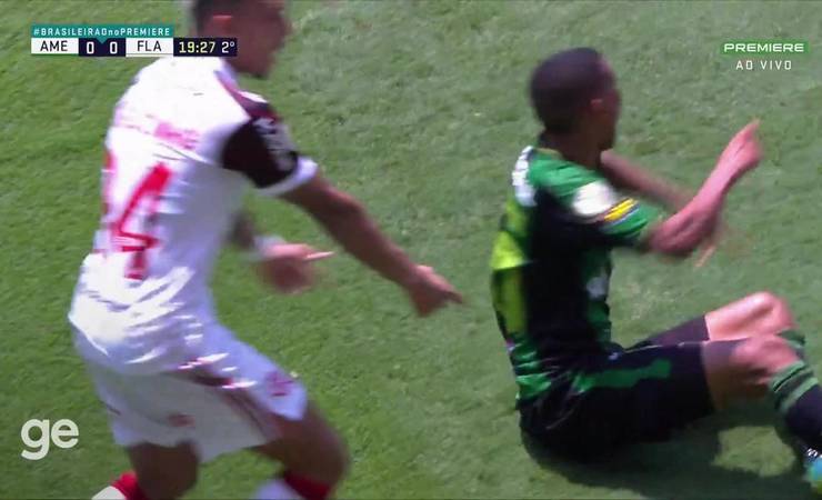 Matheuzinho leva o terceiro cartão amarelo e vai desfalcar o Flamengo contra o Athletico