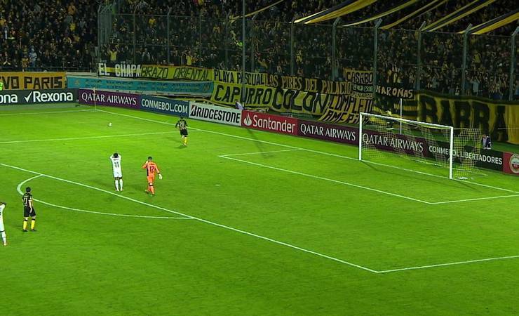 Classificado e mais leve, Flamengo chega ao Rio de Janeiro após cumprir missão na Libertadores