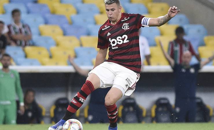 A pedido de Ceni, Flamengo vai reintegrar em 2021 Hugo Moura, emprestado ao Coritiba