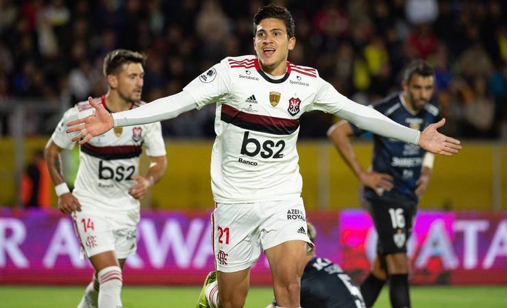 Reserva de luxo: Pedro supera histórico e participa de um gol a cada 14 minutos pelo Flamengo
