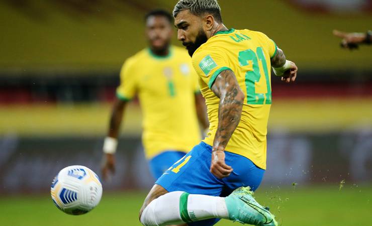Flamengo diverge de diagnóstico da CBF e manda Gabigol para avaliação de problema muscular em Curitiba