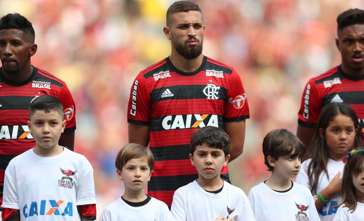 Flamengo encaminha venda de Léo Duarte para o Milan por R$ 46 milhões e terá direito a 70% do valor