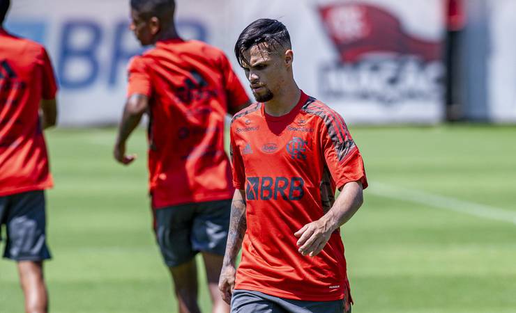 Experiente entre garotada, Michael busca retomar desempenho do Carioca passado pelo Flamengo