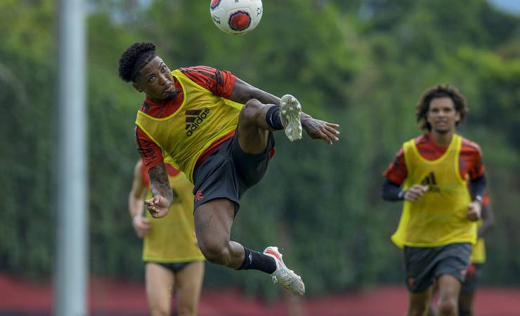 Comentaristas analisam encaixe de Marinho no Flamengo: "Acho que vai ser o 12º titular"