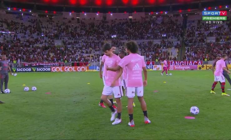 Rodrigo Caio sente dores no joelho durante aquecimento e desfalca Flamengo contra o Atlético-MG