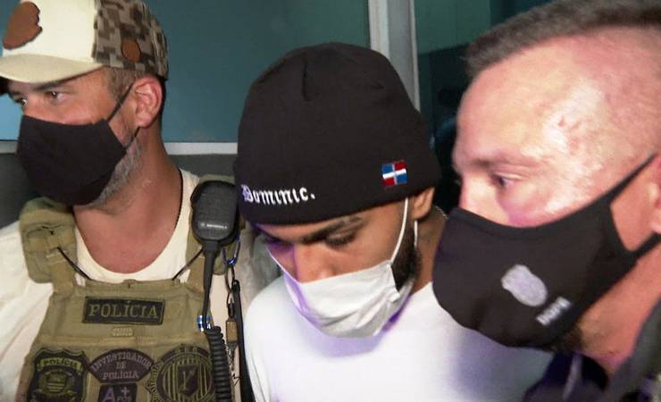 Gabigol, do Flamengo, é flagrado pela polícia em evento com aglomeração dentro de cassino clandestino