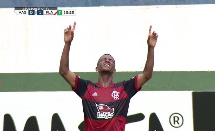Tímido, Max chamou atenção do Flamengo na Copinha e já fez gol olímpico no Vasco
