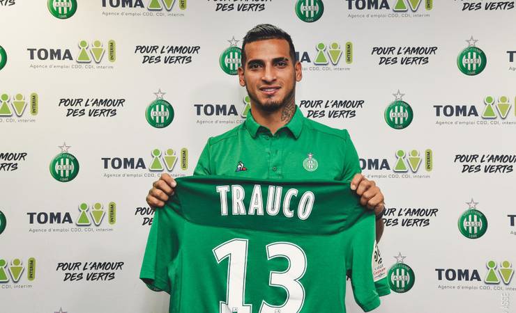 Ex-Flamengo, lateral-esquerdo Miguel Trauco é apresentado pelo Saint-Étienne