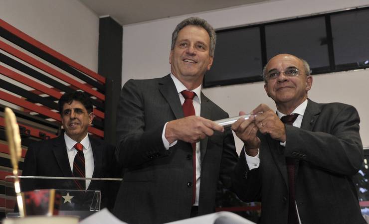 "Tudo indica que querem me expulsar da vida política do clube", diz Bandeira, ex-presidente do Flamengo