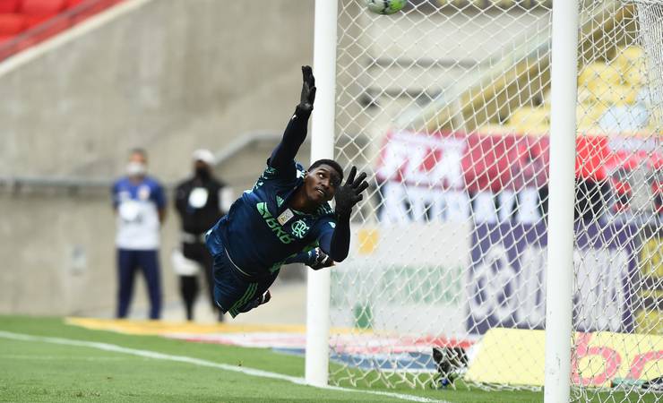 Hugo, do Flamengo, era um dos nomes de Tite em pré-lista da Seleção para jogos das Eliminatórias de março