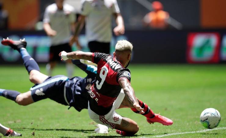 Gabigol e Bruno Henrique afinam parceria, e Flamengo quer vê-los cada vez mais juntos em campo