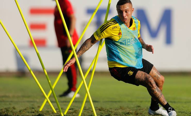 Everton Cebolinha treina com o time principal no Flamengo pela primeira vez; veja imagens