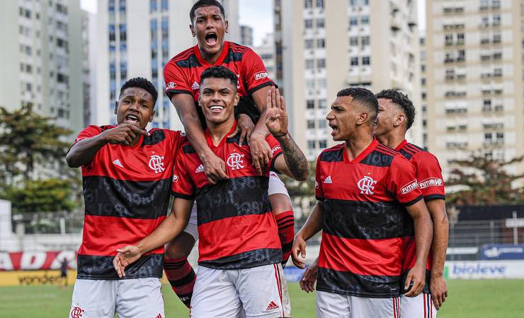 Flamengo vence o São Paulo e aguarda Cruzeiro ou Vasco na final do Brasileirão Sub-17