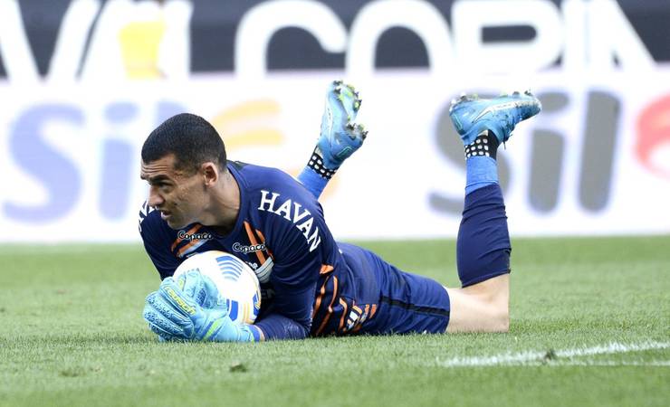 Mau tempo cancela voo e adia chegada do goleiro Santos ao Rio para se apresentar ao Flamengo