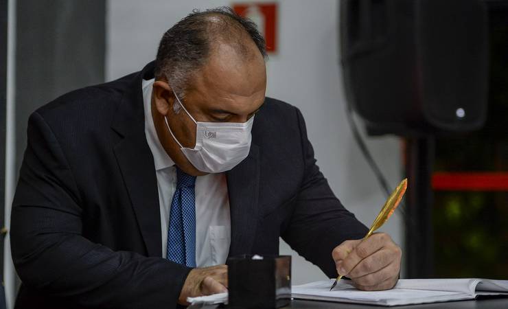 Com café e reuniões no roteiro, Braz promete técnico à altura para o Flamengo: "Temos alvo e planejamento"