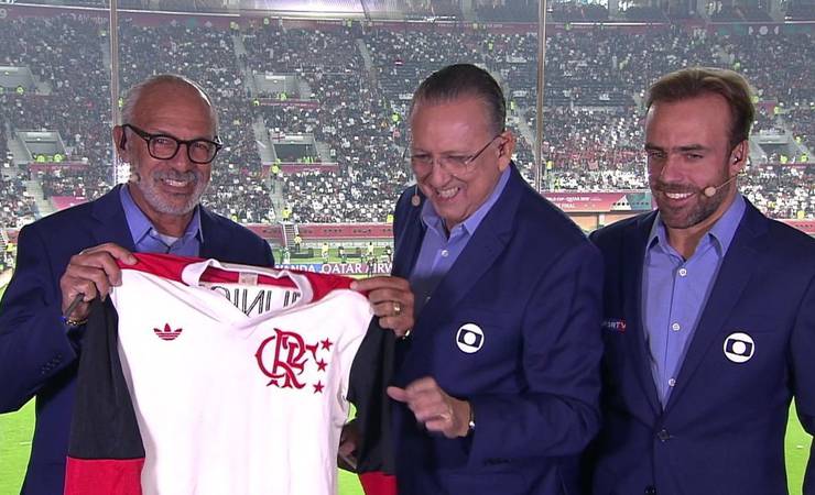 Junior exibe camisa que Flamengo usou na decisão de 1981: "Vai servir como amuleto"
