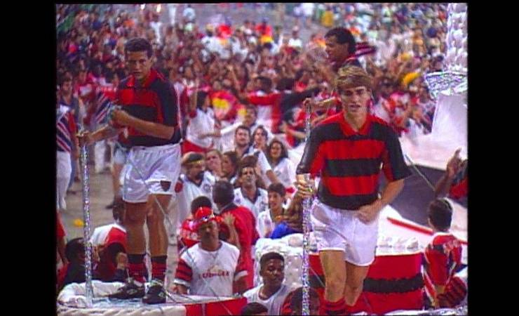 Paixão que arde sem parar: há 25 anos, o Flamengo virava Carnaval em homenagem da Estácio de Sá