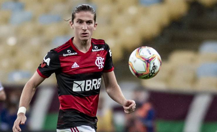 Exame detecta lesão na panturrilha, e Filipe Luís inicia tratamento no Flamengo
