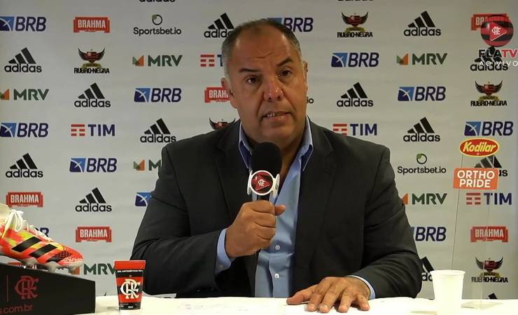 Marcos Braz anuncia saída de Rafinha do Flamengo e diz que clube está no mercado em busca de reposição