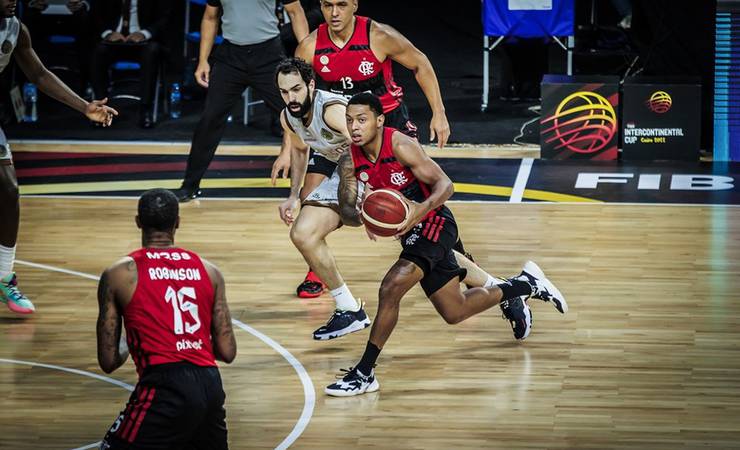 Flamengo encara o Minas em busca de vaga na semi da Champions League de Basquete