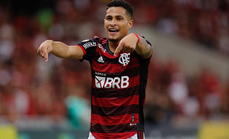 Em alta, João Gomes é o líder de desarmes do Flamengo e o atleta com mais jogos com Paulo Sousa