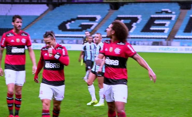 Jogadores do Flamengo se desentendem no intervalo contra o Grêmio; Gabigol provoca "torcida"