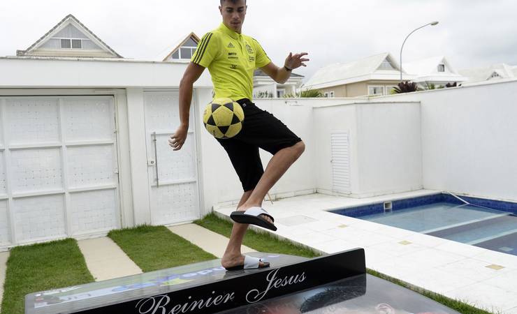Em ano mágico, Reinier tem chance de realizar o sonho do pai no Flamengo: "Coração bate forte"