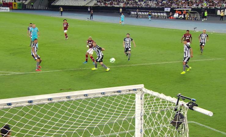Análise: Flamengo joga pouco, mas vence na base da insistência