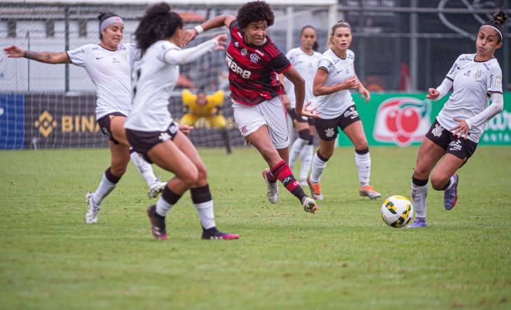 Com gol nos acréscimos, Corinthians bate o Flamengo no Brasileiro Feminino