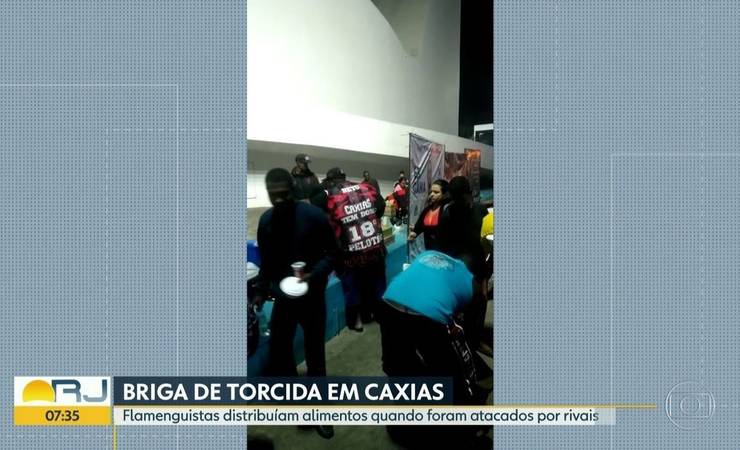 Torcedores de Flamengo e Vasco brigam durante distribuição de alimentos para moradores de rua