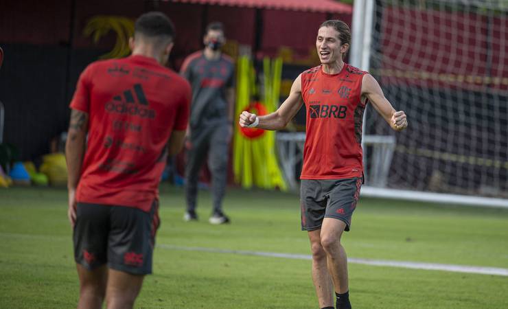 Filipe Luis mostra tranquilidade com renovação no Flamengo: "Questão de tempo para que tudo se arrume"