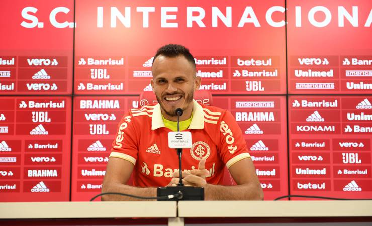 Apresentado no Internacional, Renê explica saída do Flamengo: “Preciso de novos ares”