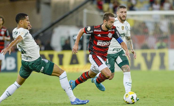 Flamengo e Palmeiras criam chances, mas empatam sem gols no Maracanã