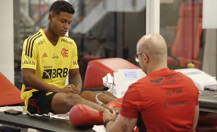 Matheus França inicia tratamento no Flamengo após cirurgia