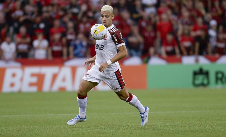 Meio-campista Andreas Pereira fica ainda mais longe do Flamengo