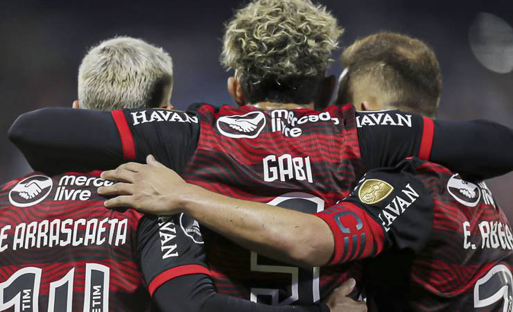 Flamengo vence a Universidade Católica no Chile e segue invicto na Libertadores