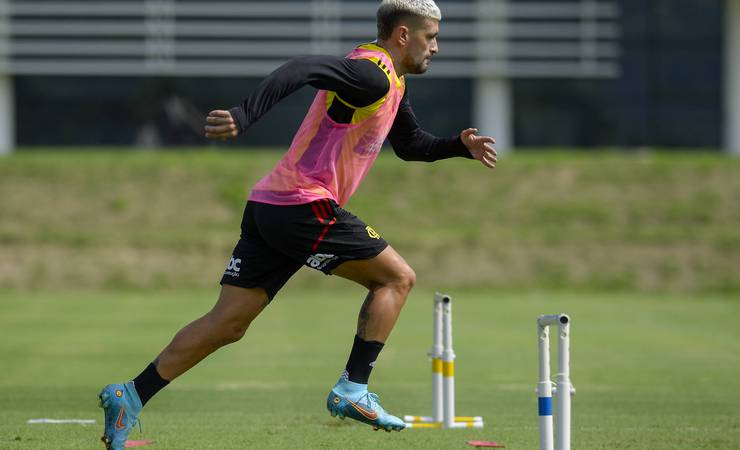 Arrascaeta projeta duelo entre Flamengo e Talleres