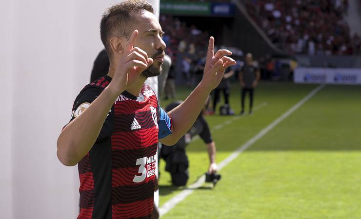 Everton Ribeiro defende trabalho de Paulo Sousa no Flamengo
