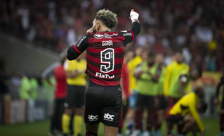 Gabigol enaltece vitória no clássico e aponta evolução do Flamengo