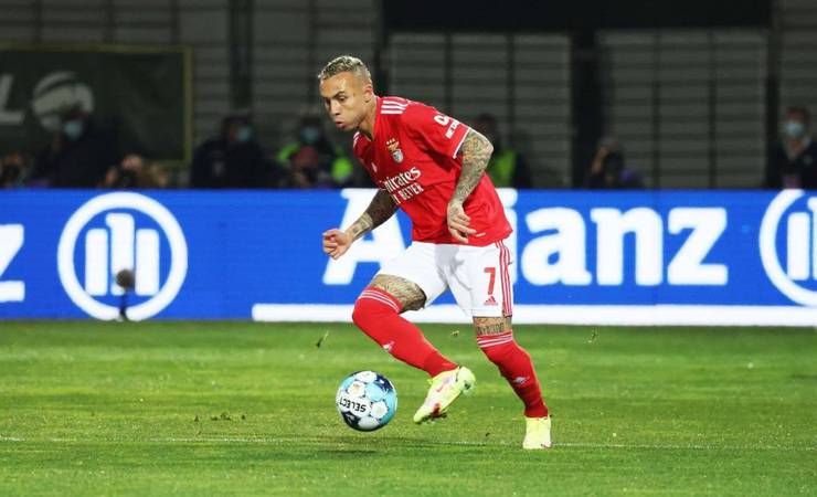 Everton Cebolinha, do Benfica, volta ao radar do Flamengo