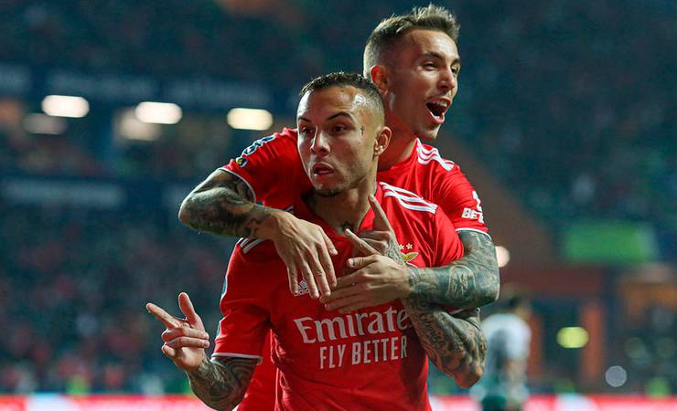 Flamengo se aproxima de acordo pelo atacante Everton Cebolinha, do Benfica