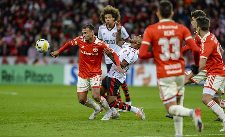 Na estreia de Dorival Júnior, Flamengo perde para o Internacional no Brasileirão