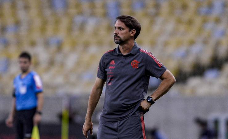 Vasco se aproxima de acerto com técnico Maurício Souza, ex-Flamengo