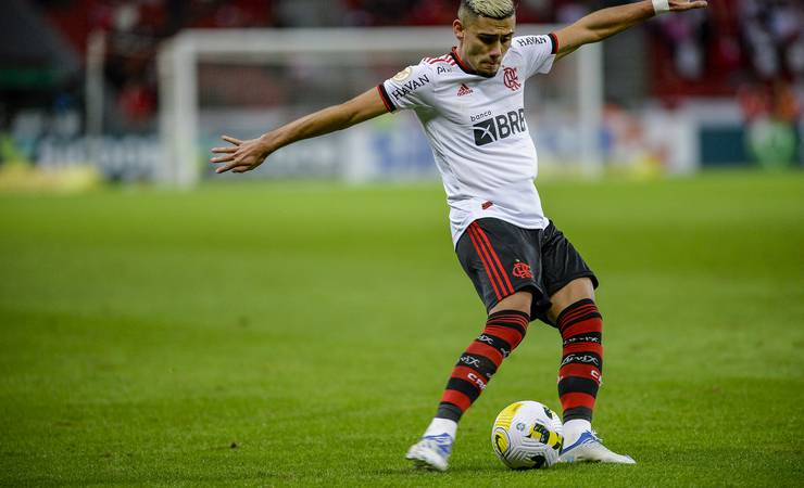 Andreas Pereira prega união com a torcida por reação do Flamengo