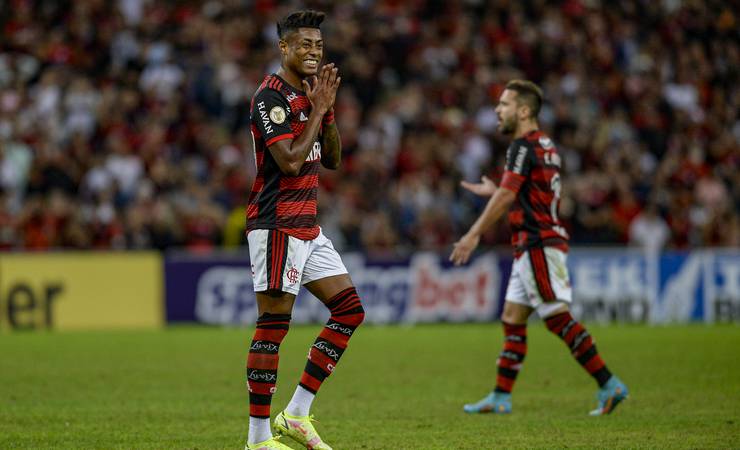 Bruno Henrique sofre lesão no joelho e fará mais exames para definir o tratamento